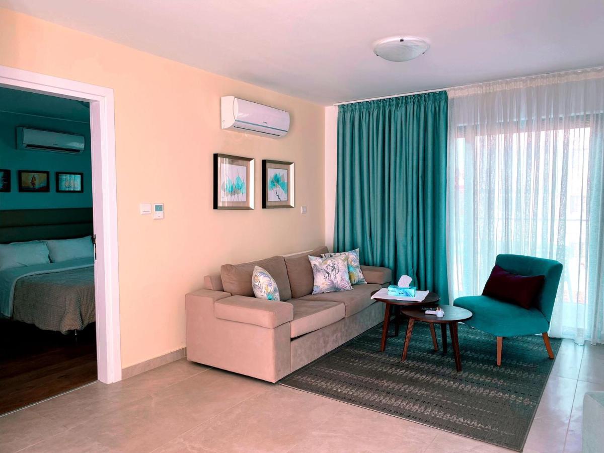Victoria Suites Paphos Esterno foto