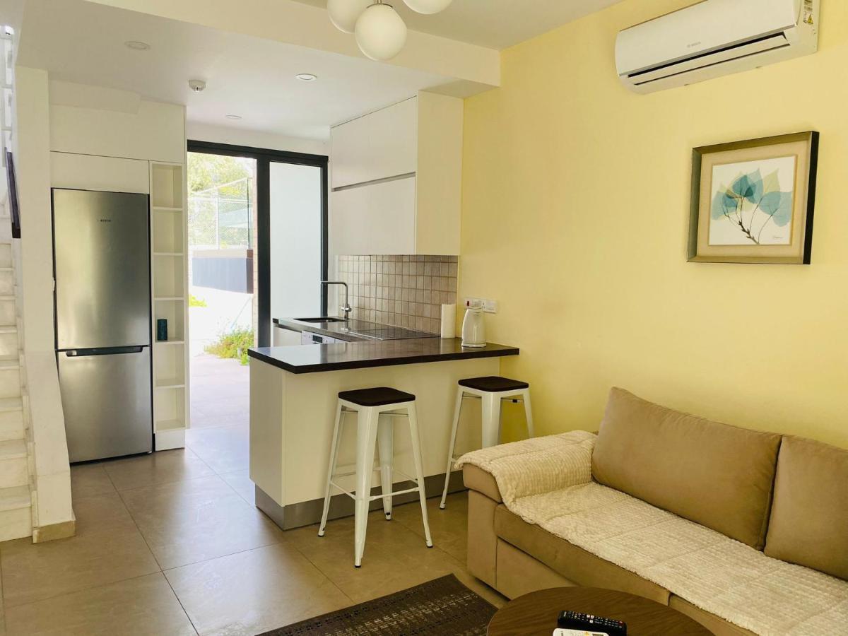Victoria Suites Paphos Esterno foto